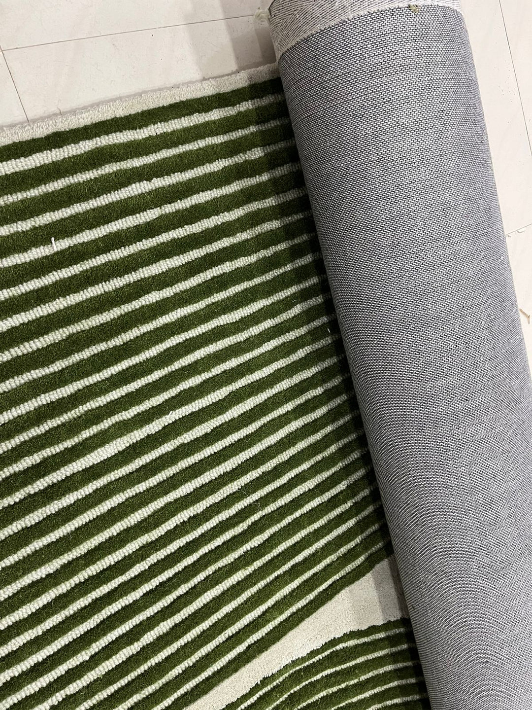 ARIA Viper Modern Rug 100% Wool Green Hand Tufted Rug