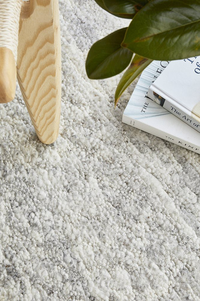 DARREN PALMER TRAVERTINE SILVER - Luxurious Rugs