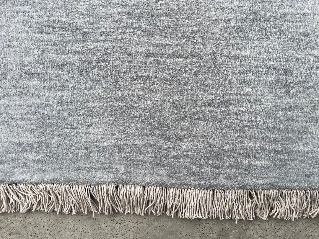 Dazzle Silver Cloud Color Handloom Knotted Rug 100% Pure Wool