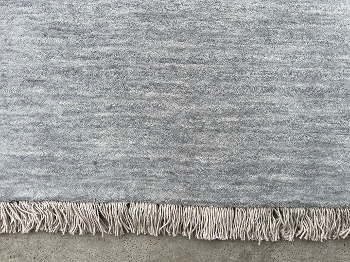 Dazzle Silver Cloud Color Handloom Knotted Rug 100% Pure Wool