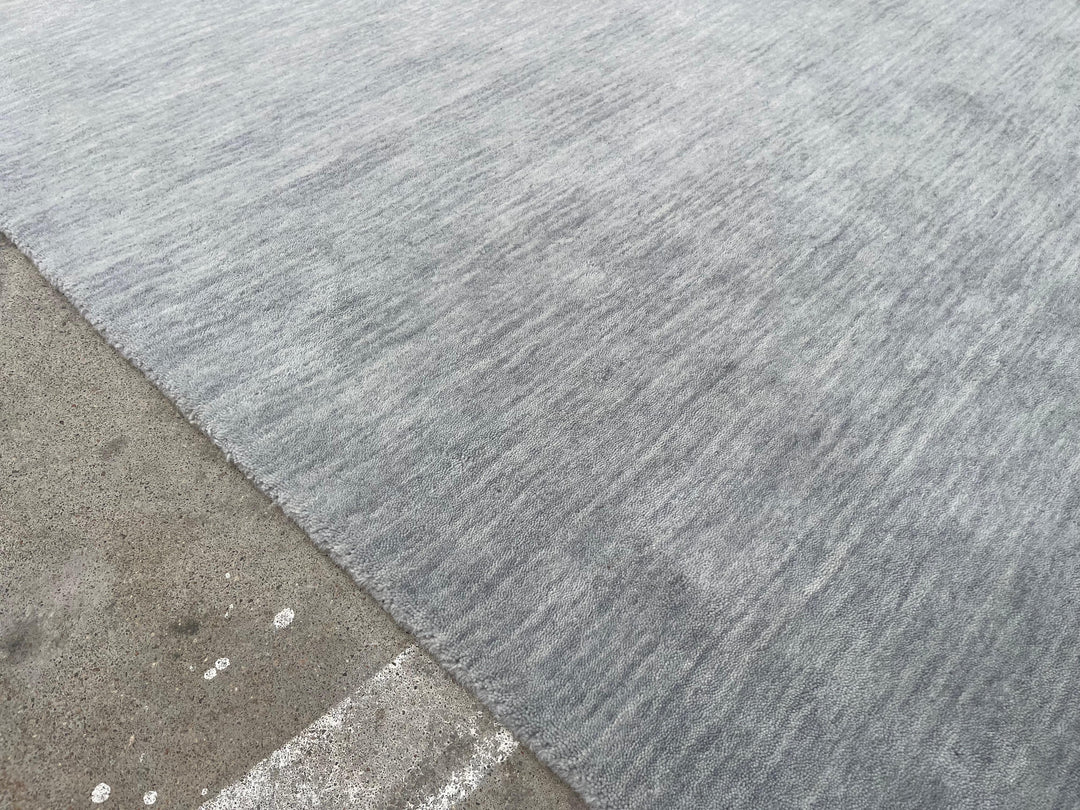 Dazzle Silver Cloud Color Handloom Knotted Rug 100% Pure Wool