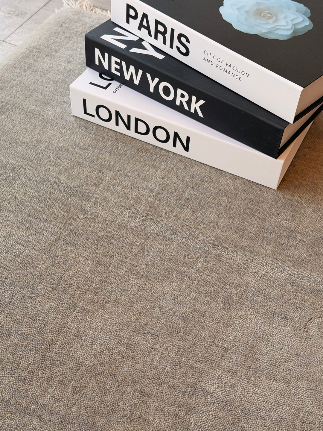 Dazzle Morning Fog Color Handloom Knotted Rug 100% Pure Wool