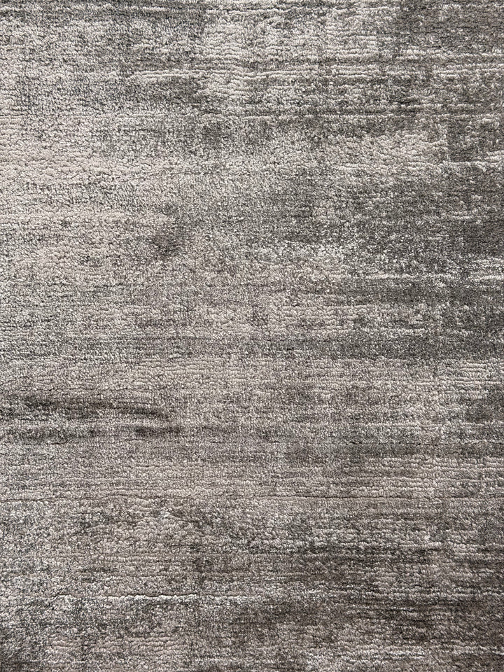 Amora Blade Grey Silver Handloom Rug – 100% Viscose