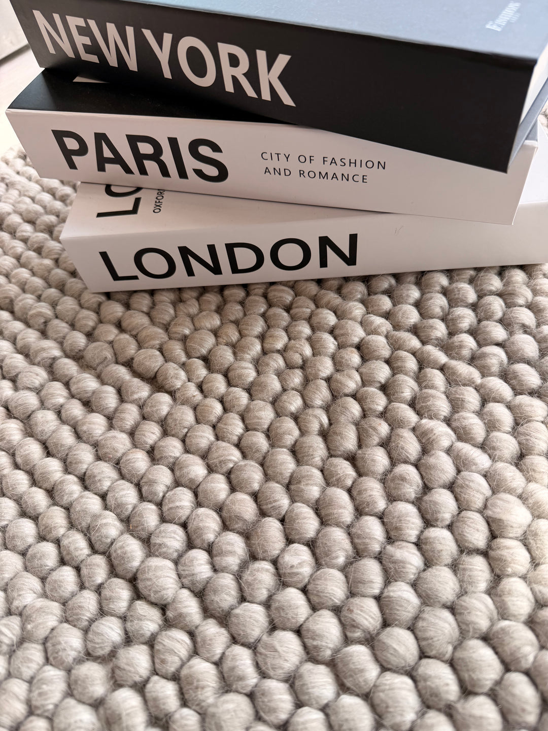 Pebbles Silver and Ivory Color Hand-Woven Wool Rug