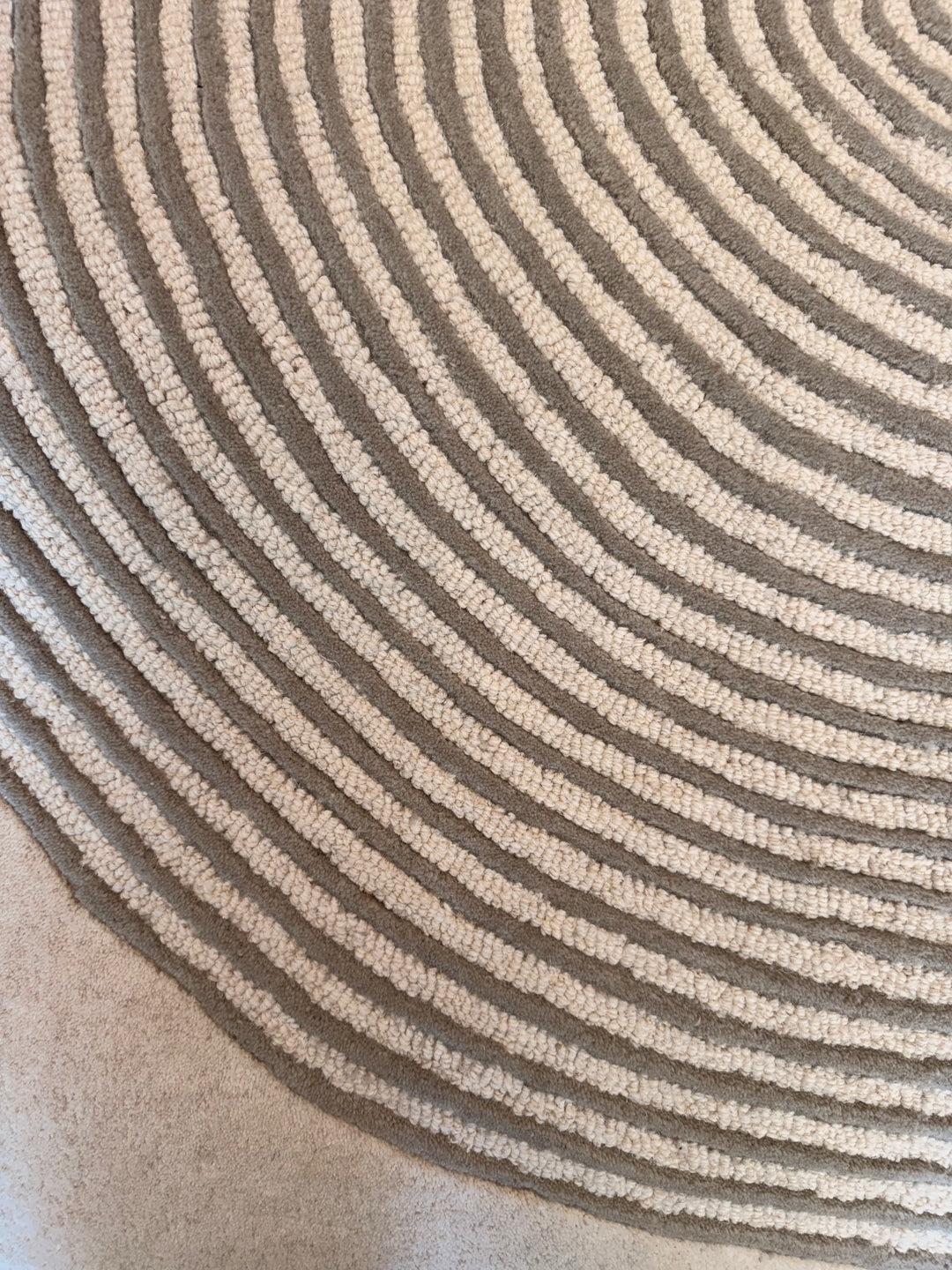 ARIA Viper Modern Rug 100% Wool Grey and Ivory Hand Tufted Rug