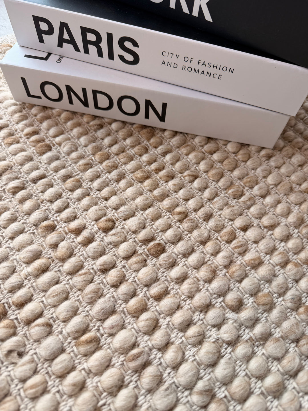 Skandi Knot Chalk Color Chunky Wool rug