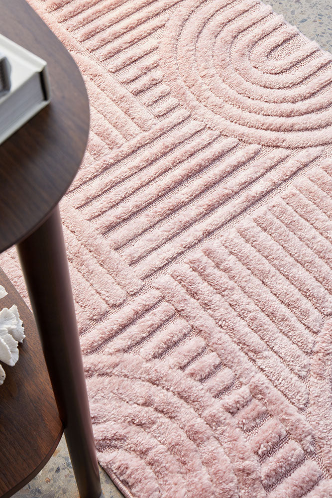 Marigold Jooji Curve Abstract Pink Runner