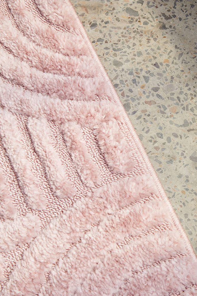 Marigold Jooji Curve Abstract Pink Runner